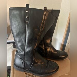 girls tall black boots, size 4